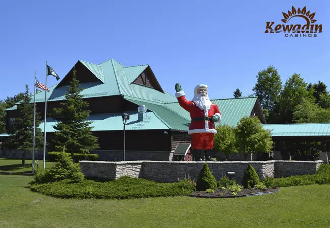 kewadin_casinos_christmas_exterior